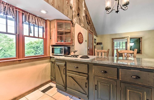 Clyde Apartment | 'Baby Bear' Clyde Cabin on Mountain Farm!
