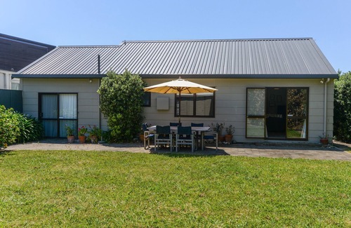 Waimarama Cottage | Bach 112 - Waimarama Holiday Home