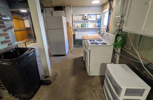 Kensington-Cedar Cottage House | Bachelor Basement Suite of Older House in Cedar Cottage East Van. Pet Friendly!