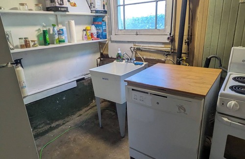 Kensington-Cedar Cottage House | Bachelor Basement Suite of Older House in Cedar Cottage East Van. Pet Friendly!