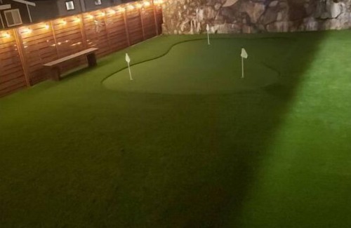 Langford House | Bachelor's Green Oasis: With Putting Green