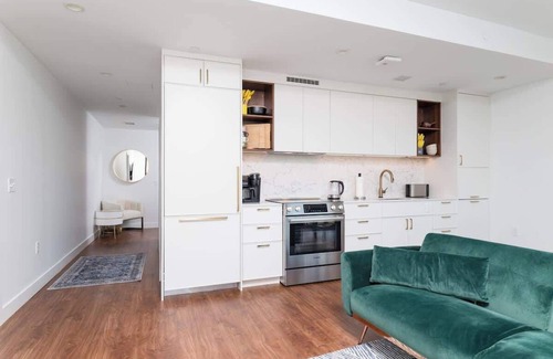 Bay Village Apartment | Back-Bay 2BR Condo w Roof top, Gym, Parking