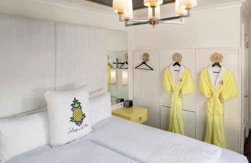Bay Village Hotel | Back Bay King, Staypineapple, Great Location, Restaurant & Bar, Pets