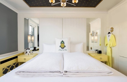 Bay Village Hotel | Back Bay King, Staypineapple, Great Location, Restaurant & Bar, Pets