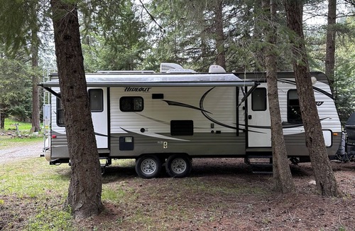 Kellogg RV Rental | Back Country Getaway. Complete 30/50 RV Site.