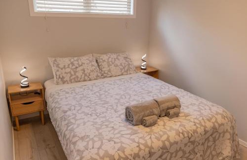Karori House | Back Garden Flat with Free On Street Parking and Fiber WIFI - 15 mins to Ferry, Stadium, CBD
