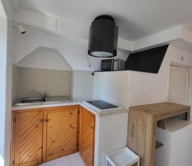 Riomaggiore House | Back in Tide , frontal sea view window, no AC, Pet friendly