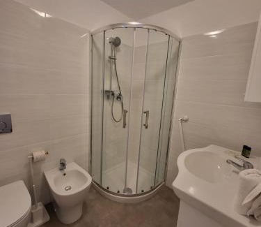 Riomaggiore House | Back in Tide , frontal sea view window, no AC, Pet friendly