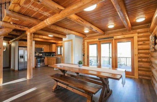 Whites Creek House | Back Porch Lodge on 5 Acres! Pool, Hot Tub, Creek!
