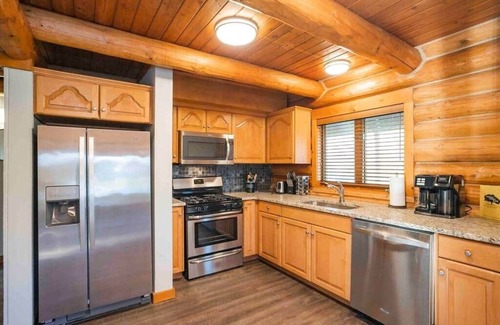 Whites Creek House | Back Porch Lodge on 5 Acres! Pool, Hot Tub, Creek!