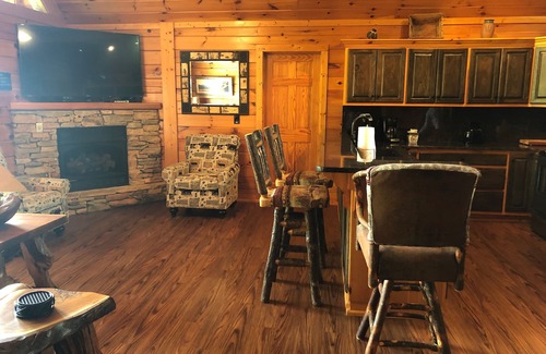 Black Bear Falls Cabin | Back To Nature - Black Bear Falls - Great Views - 3BR 4BA - Sleeps 8