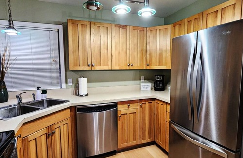 Lakeside House | Back Yard Oasis, walk to Flathead Lake/downtown minutes from Blacktail Mountain!