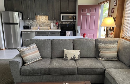 Boyne Falls Condo | Back2School Special -Boyne Mtn Villa- 3bedrm+AC, near Lake Charlevoix & Petoskey