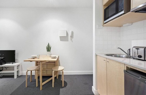 Carlton South Apartment | Backpackers Delight on Lygon Street near RMIT