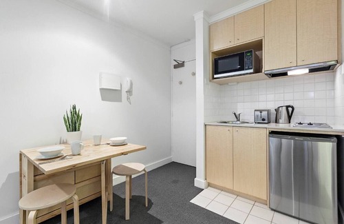 Carlton South Apartment | Backpackers Delight on Lygon Street near RMIT