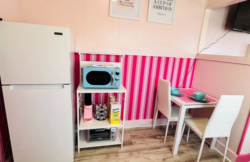 Russell Condo | Backwoods Barbie: 1 Bed/1Bath/Kitch/Deck/Grill/Laundry/Firepit-Up to 4pp-Pet Friendly