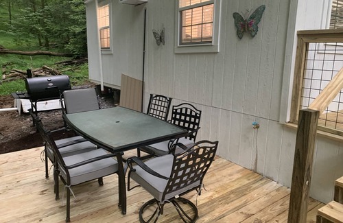 Gatlinburg - Pigeon Forge Cottage | Backwoods Barbie…. Dolly-inspired, peaceful tiny home near the GSMNP