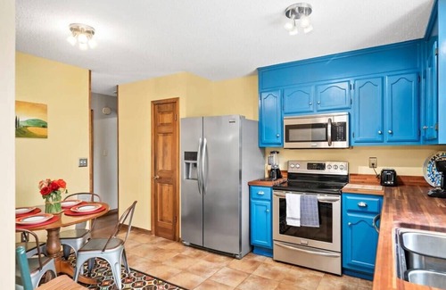 Madison House | Backyard and Near Space Center - Jolly Green Giant