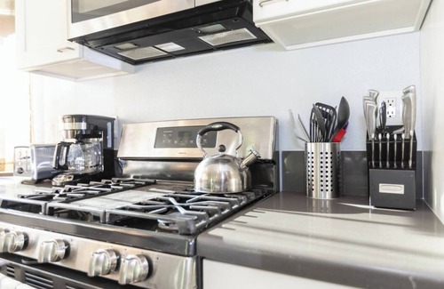 Mission Viejo House | Backyard, EV Charger, No Stairs. Citrus Perch!