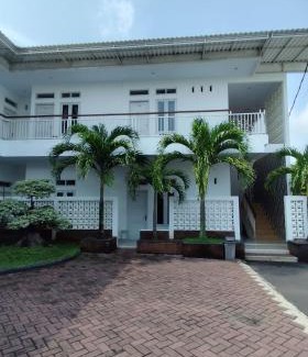 Banjar House | Backyard Guest House