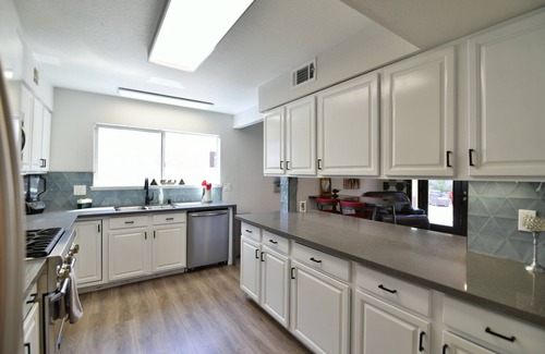 Las Vegas House | Backyard Oasis, heated pool/spa, bbq, cov pergola, away from dwtn noise
