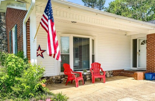 Madison House | Backyard Pool! Near Space Center- Mahan Splashdown