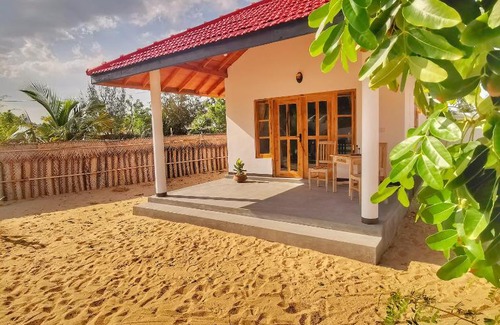 Pottuvil Division 2 Apartment | Baduas Paradise Rooms Lagoon & Ocean