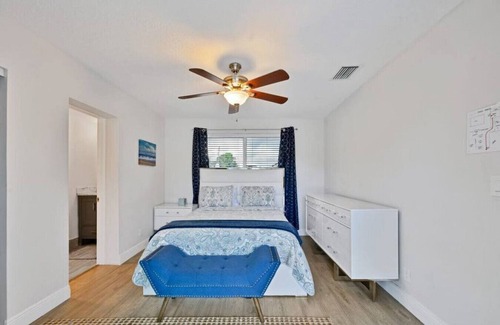 Coral Ridge Isles House | Bahama Breeze Heated pool sleeps 10 Pet Friendly