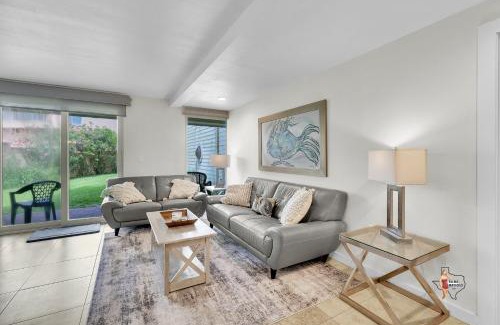 South Padre Island Apartment | Bahia Mar Solare Beachfront Resort Condos with Two Pools