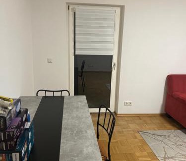 Wiesbaden Apartment | Bahnhofsnahe, ruhige und sonnige 2 Zimmerwohnung in der Mosbacher Straße