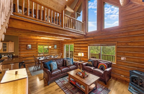 Bailey Cabin | Bailey Bear Haus - Colorado Mountain Log Cabin Getaway. Pet friendly!