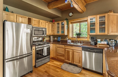 Bailey Cabin | Bailey Bear Haus - Colorado Mountain Log Cabin Getaway. Pet friendly!