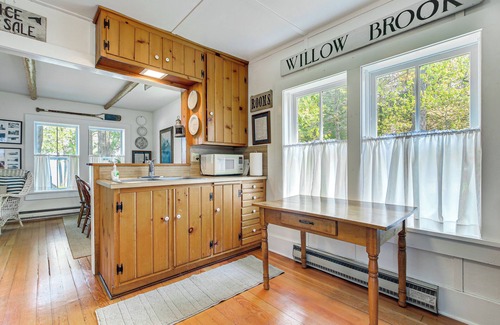 Baileys Harbor Cottage | Baileys Harbor Cottage w/Dock: Steps to Lake!