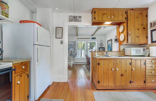 Baileys Harbor Cottage | Baileys Harbor Cottage w/Dock: Steps to Lake!