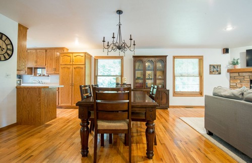 Baileys Harbor House | Baileys Harbor retreat across from Lake Michigan - WALK/BIKE to town!