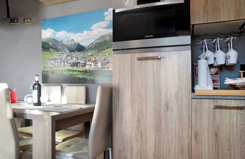 Livigno Apartment | Baita del Sole Appartamento 3 with Mountain View, Wi-Fi, Terrace & Garden