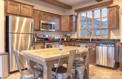 Jackson Hole House | Baitshop Cabin. Privacy in Downtown Jackson. 2 blocks to Town Square. A/C