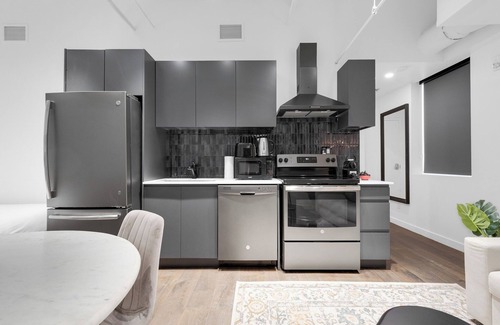 Downtown Montreal Apartment | Bakan - Sainte Catherine