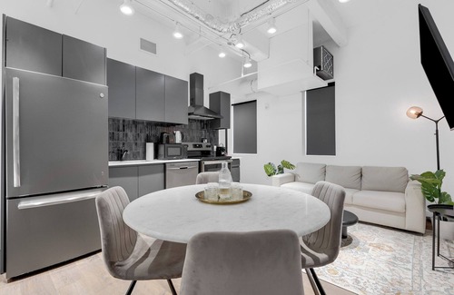 Downtown Montreal Apartment | Bakan - Sainte Catherine