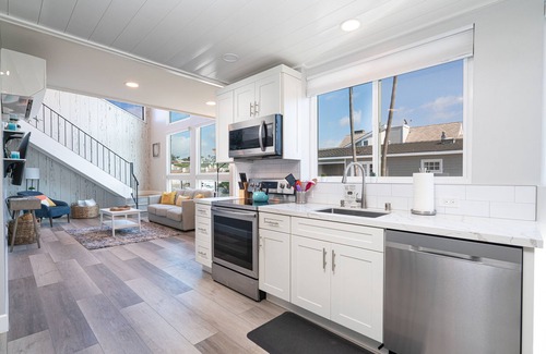 Balboa Island House | Balboa Island Back Unit with Bay Views