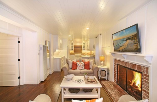 Balboa Island House | Balboa Island, CA ~Beach Cottage~ Steps from the South Bayfront Beach