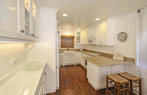 Balboa Island House | Balboa Island, CA ~Beach Cottage~ Steps from the South Bayfront Beach