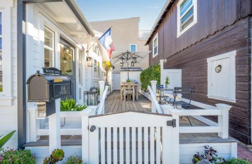 Balboa Island House | Balboa Island Gem with Patio & Beach Essentials
