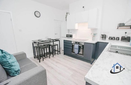 Doncaster House | Balby Casa Nr Doncaster racecourse king beds street parking