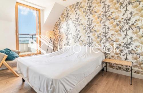 Port-Louis Apartment | Balcon ensoleillé et confort moderne T3 vue mer