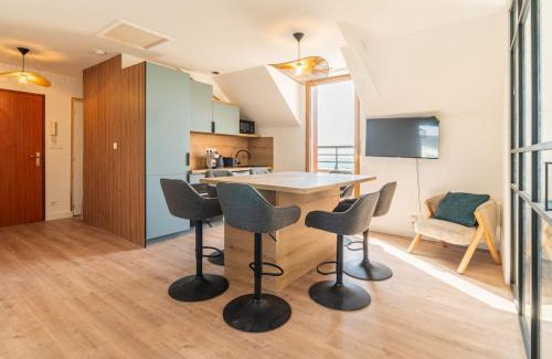 Port-Louis Apartment | Balcon ensoleillé et confort moderne T3 vue mer