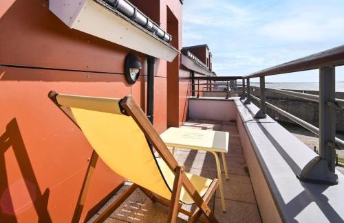Port-Louis Apartment | Balcon ensoleillé et confort moderne T3 vue mer