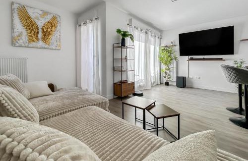 Romainville Apartment | Balcon privé, Fibre, Séjour Calme Grand Paris
