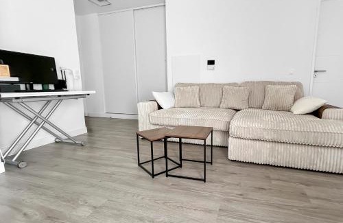 Romainville Apartment | Balcon privé, Fibre, Séjour Calme Grand Paris