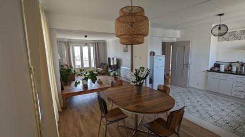 Saint-Pierre Apartment | Balcon sur la rade - Appartement pour famille & pros